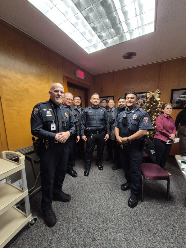 ElectAHinojosa's tweet photo. Yesterday was a great evening at the Flour Bluff ISD Board Meeting celebrating excellence in our schools. My office presented certificates of appreciation to the Teachers of the Year in recognition of their outstanding achievement.

It was also a pleasure to visit with FBISD Chief Lance Howard and to witness the swearing in of two new FBISD police officers, Kevin Harris and Timothy Mitchell. Congratulations to both of these officers and thank you for your commitment to keeping our students and staff safe.