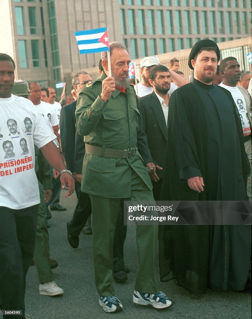 CallaWalsh's tweet photo. Fidel Castro marching with Sayyed Hassan Khomeini, grandson of Ayatollah Khomeini, on 26 July 2001 in La Habana, Cuba during an anti-imperialist march with more than one million Cubans. Surrounding civilians are wearing Free the Cuban 5 shirts for the then-political prisoners https://t.co/WU5P4fFi9r
