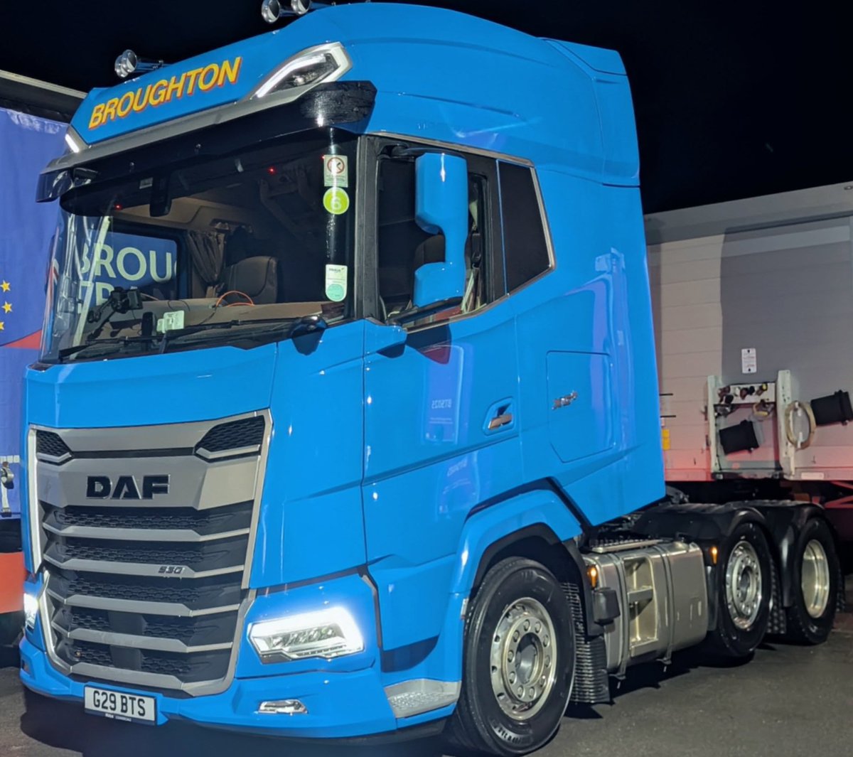 DAFTrucksUK's tweet photo. Weekend vibes start here. 🕺
📸 Broughton Transport Solutions Ltd
#FridayFeeling #Weekend #DAFXGPlus #Trucks https://t.co/KBfFECp17T