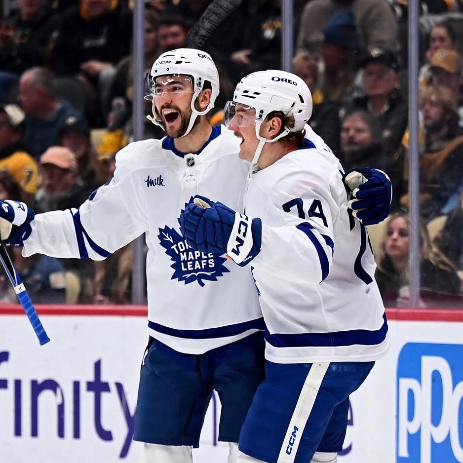 📊 Nic Roy, Dakota Joshua and Bobby McMann’s combined stats over the last 3 games:

🔹 6 goals
🔹 7 assists
🔹 13 points
🔹 +17
🔹 15 SOG
🔹 22 hits
🔹 6 blocks

This third line is absolutely going off. 😮‍💨🔥

#LeafsForever