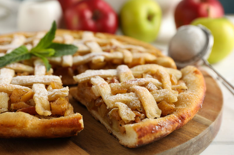 GlobalEAT's tweet photo. “Every American is born with an appetite for pie,”  Left, right—everyone’s sweet on this truth. #pies  #apple  #desserts  #Americans https://t.co/SuP6bS4BiJ https://t.co/wkcfufmktI