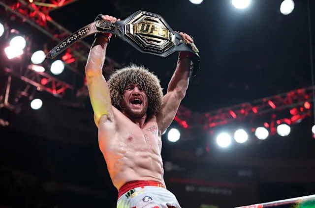 ParlayBrah's tweet photo. UFC 323 FULL CARD FREE? 🥷

Massive card. ⭐️

100 likes + RTs + comments = 1 play
200 likes + RTs + comments = 2 plays
300 likes + RTs + comments = FULL CARD 

Up to you all… 

COMMENT a “🐐” if you want the full card! 

RUN IT UP ♥️ https://t.co/S0hsGPML9A