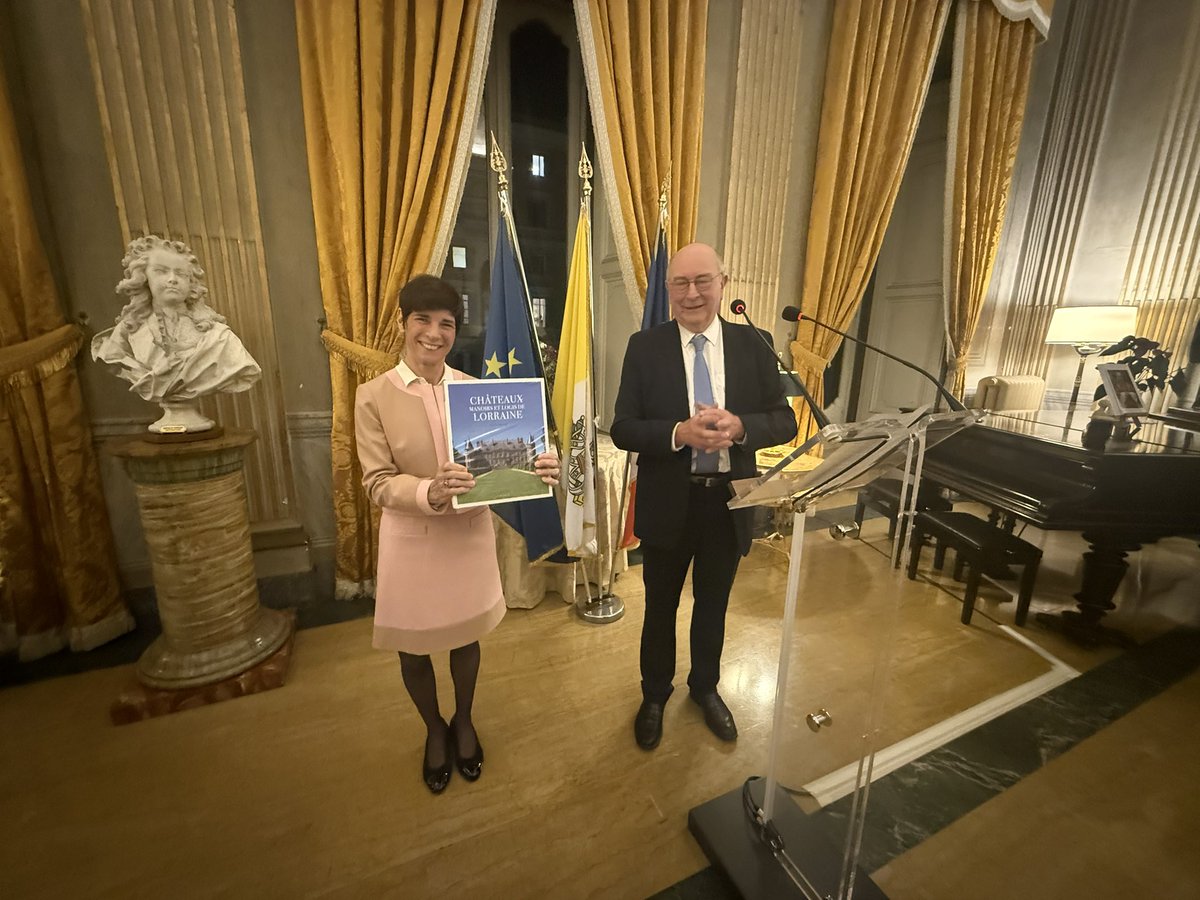 FranceauVatican's tweet image. À la Villa Bonaparte, nous célébrons aujourd’hui les liens profonds entre Rome et la Lorraine à l’occasion du pèlerinage de la Saint-Nicolas.
Merci à tous pour cette belle présence en année jubilaire !
Florence Mangin
#SaintNicolas #Lorraine #Rome