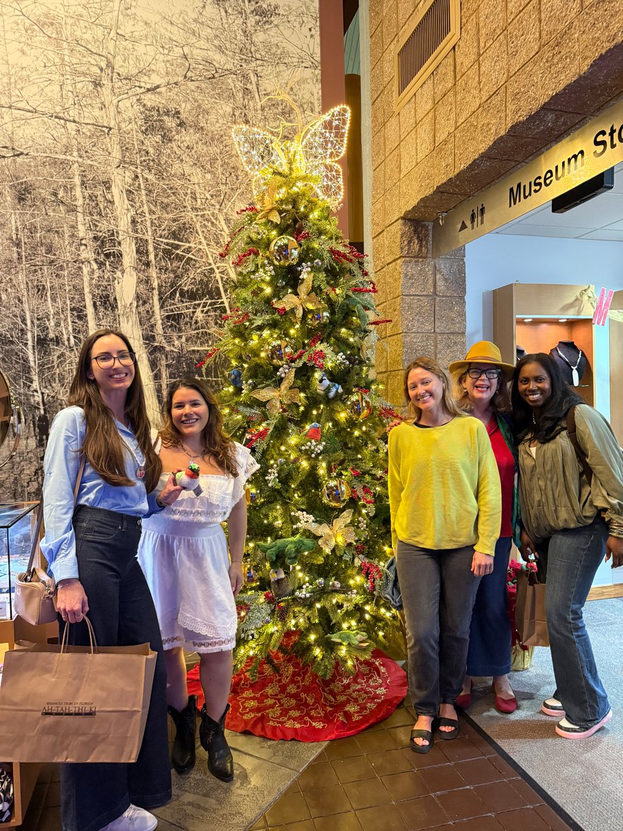 LLW made a trip yesterday to the Big Cypress Seminole Indian Reservation to attend 𝘊𝘩𝘳𝘪𝘴𝘵𝘮𝘢𝘴 𝘕𝘪𝘨𝘩𝘵 𝘵𝘩𝘦 𝘈𝘩-𝘛𝘢𝘩-𝘛𝘩𝘪-𝘒𝘪 𝘔𝘶𝘴𝘦𝘶𝘮, where they enjoyed dinner and festive lights in the sculpture garden.