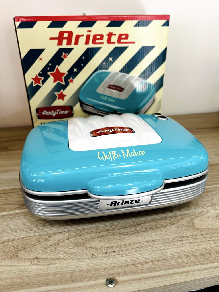 DigiParaguay's tweet photo. ✨ ¡Llegaron los nuevos productos ARIETE a Digi Marketplace! ✨
Más estilo, más diseño y más sabor para tu cocina. 🍳🔥

Creperas, wafleras, pipoqueras, sandwicheras…
Todo con ese toque retro y la calidad que distingue a Ariete.

Prepara tu cocina para un upgrade con onda 😍 https://t.co/NxEymNMGzW