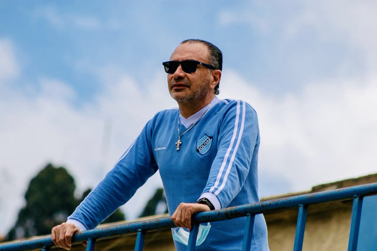 La solución para el problema Dirigencial en el Futbol es que <a href="/GomezDardo/">Dardo Gomez Lattus</a> vuelva al Club ⚽️🏆⚖️🧑‍⚖️
#Bolivar centenario
#☕️