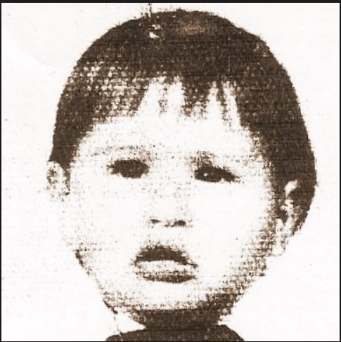 06/12/77 montoneros asesina al cabo HERCULANO OJEDA q custodiaba el Bco Pcia de Mte Chingolo. Una pareja disparó con una ametralladora, la mujer lo roció con nafta y lo prendió fuego. También resultó muerto el niño JUAN EDUARDO BARRIOS de 3 años q tomaba un helado con su madre