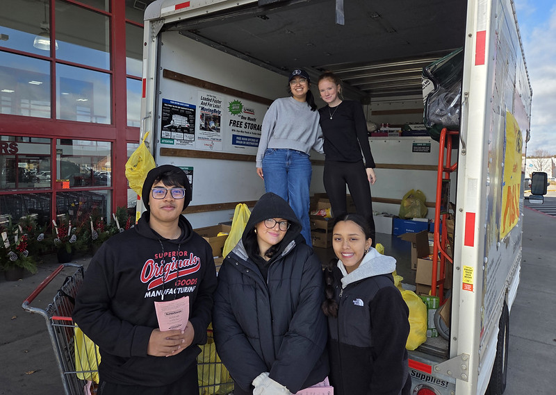 LPSorg's tweet photo. LPS students in FBLA and DECA business organizations at @easths, @lnshigh, @lnehs, @lsehs, @lswhs and @lsbhigh gathered more than six tons of food for residents of @PCMLincoln during the annual Food Blitz XIII drive! ❤️ #LPSProud #LPSCares
Read more: https://t.co/zxdyPHWChG https://t.co/9MW468Nc8R