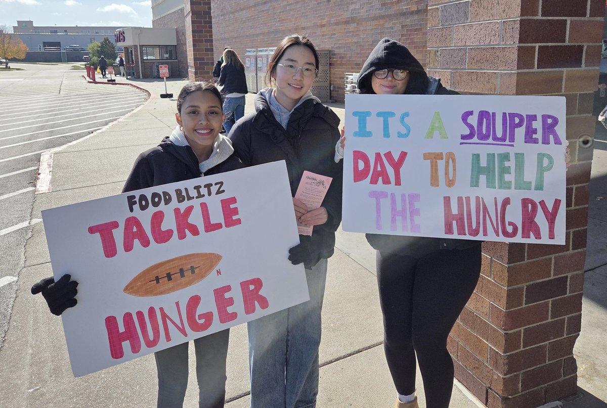LPSorg's tweet photo. LPS students in FBLA and DECA business organizations at @easths, @lnshigh, @lnehs, @lsehs, @lswhs and @lsbhigh gathered more than six tons of food for residents of @PCMLincoln during the annual Food Blitz XIII drive! ❤️ #LPSProud #LPSCares
Read more: https://t.co/zxdyPHWChG https://t.co/9MW468Nc8R