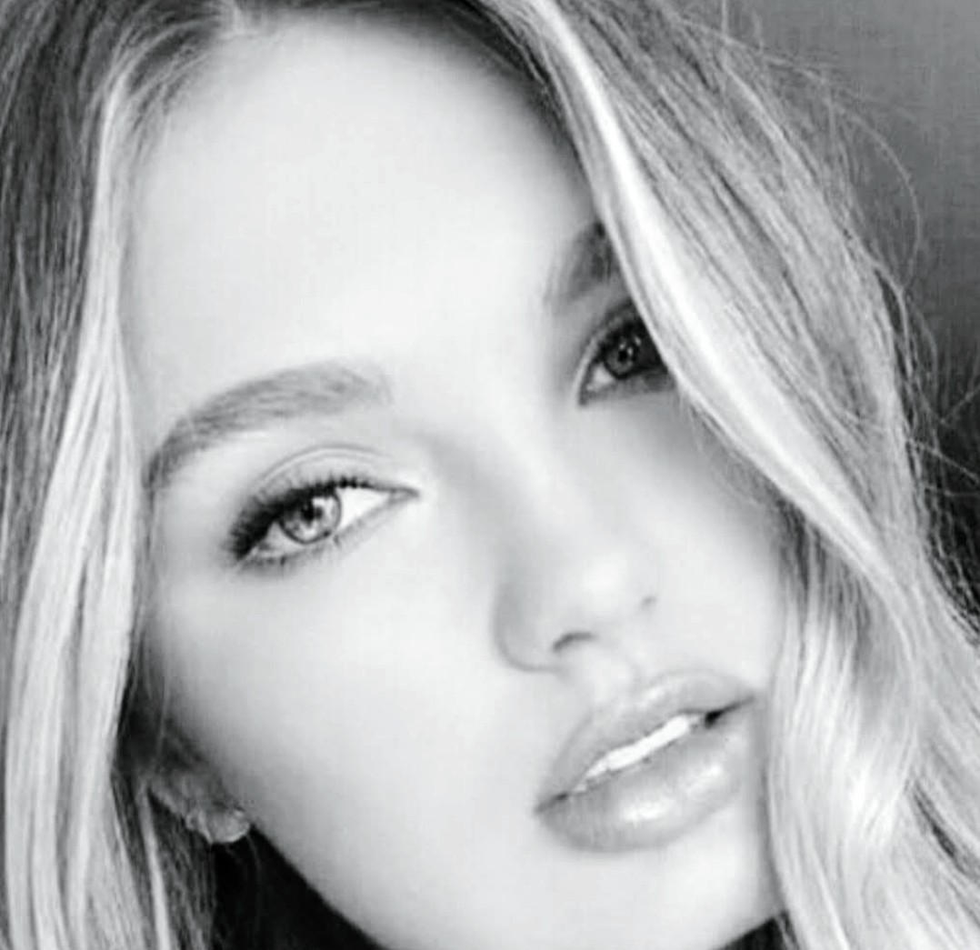 trinidadclara's tweet image. "No permitas que tu 
Orgullo sea más 
Fuerte que tus 
Sentimientos.

Buenas noches 💫 a soñar bonito 💋

#FelizNoche #Felizsábadete #FelizFinde 💫🌹

#DavidBisbal #PatyCantu 🎼
#FuegoDeNocheNieveDeDia 🎵🎵

youtu.be/sLTmpJcQQ1I?si… 🎼