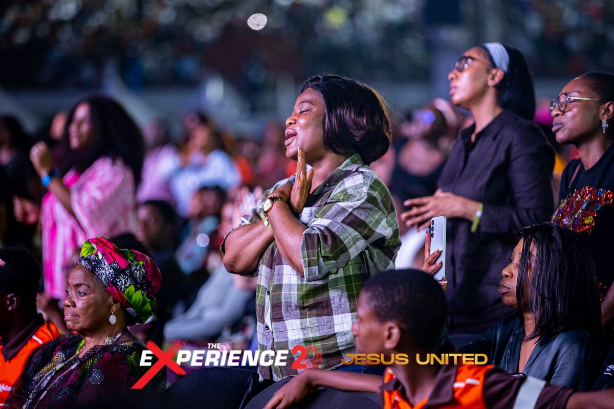 TheExperienceLG's tweet photo. As we lift our voices to the Alagbara, the Mighty and Glorious God, the atmosphere shifts and worship rises.

#TE20
#JesusUnited
#TheExperience20 https://t.co/hqIgiOlfTh