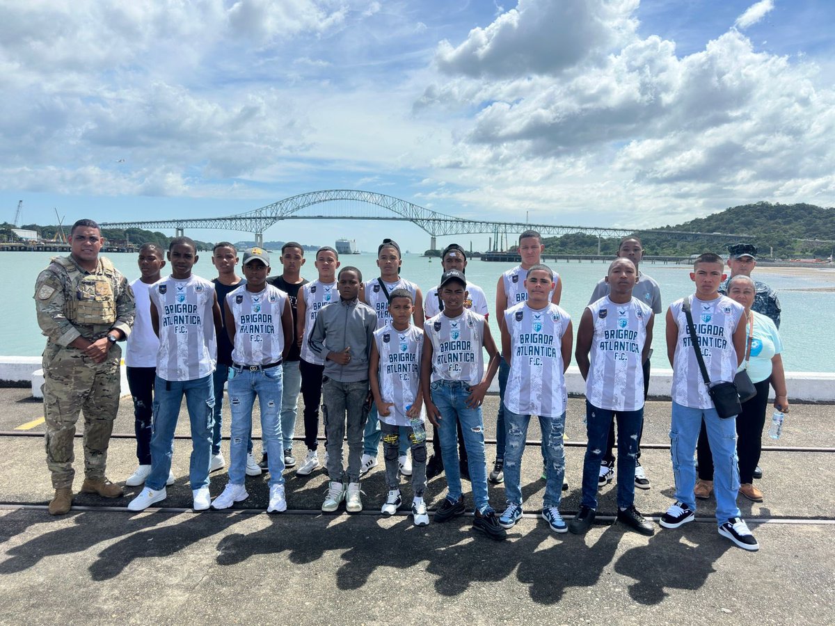 aeronavalpanama's tweet photo. El #ComandoNaval través de la Escuela de Entrenamiento Naval, recibió a 16 atletas de la Provincia de Colón, integrantes del Club Deportivo Brigada Atlántica.
Durante la visita aprendieron sobre el funcionamiento y la importancia del área naval operativa al servicio del país. https://t.co/Lr8nYtLqW8