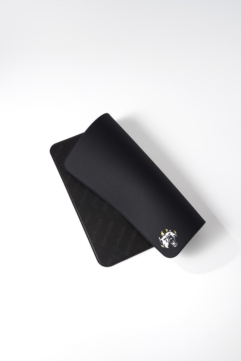 The first mousepad in the BanKs Collection is here, the “Heavy Claw”

A smooth, control mousepad, 6mm thick with a specialised base that is unlike anything else on the market.

Codeveloped with <a href="/EspTiger_Global/">EspTiger 竞虎</a>, every detail adjusted based on feedback from professional players.