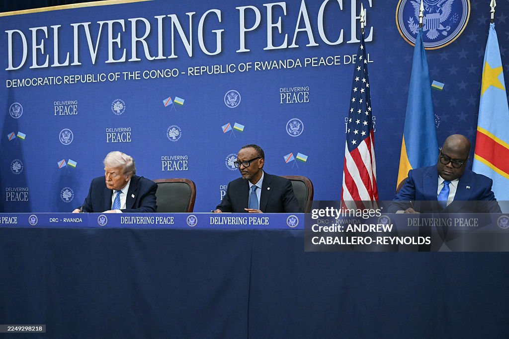 DOMAGENCYLtd's tweet photo. Amasezerano y’amahoro hagati y’u Rwanda na RDC yashyizweho umukono nyuma y’igihe kinini cy’ibiganiro. Yasinywe na Perezida Kagame, Tshisekedi babifashijwemo na Trump.
#DomaNewsLive https://t.co/HBiLgaPu19