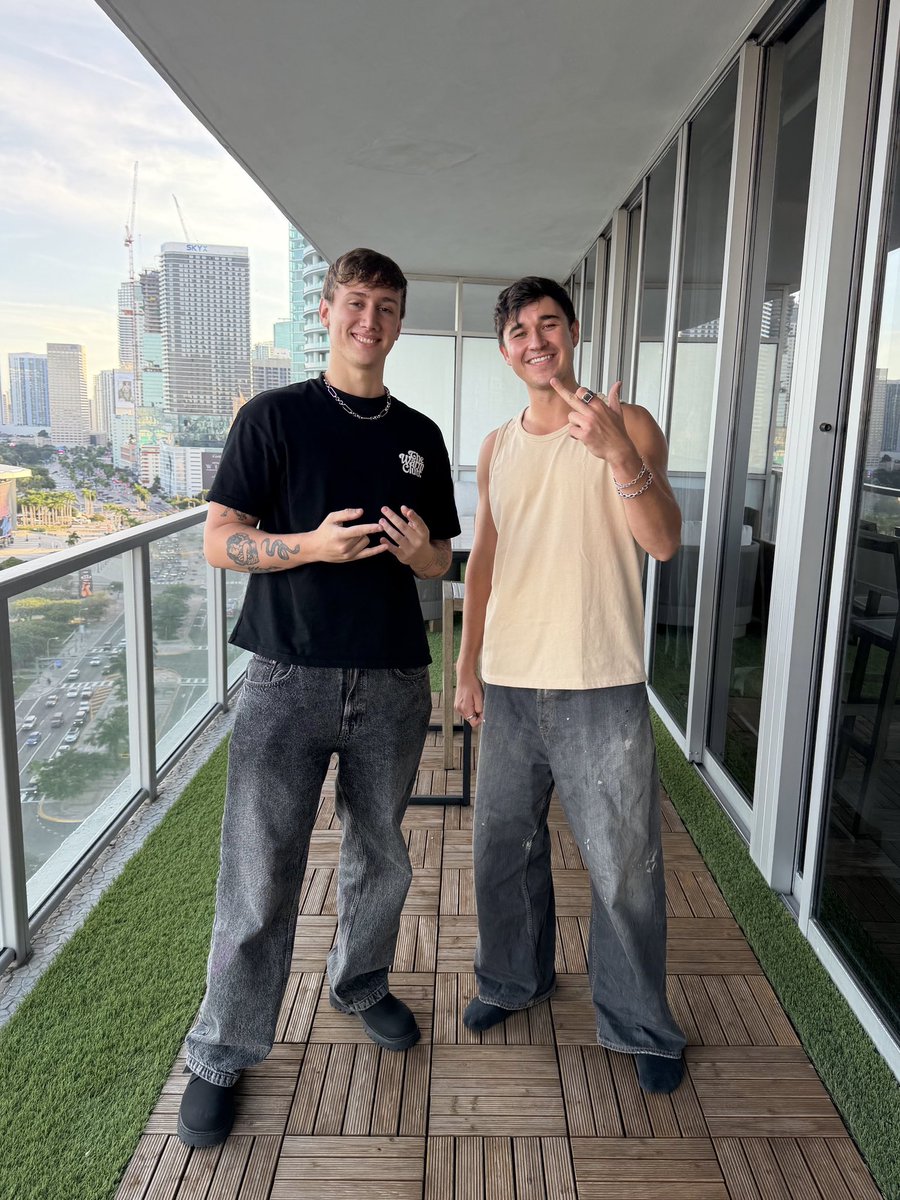 expertsonly's tweet image. EVERYBODY WATCHING LIKE WE DANCING ON A POLE 🥶🥶🥶

PULL UP IS HERE!! @Discip_dj 
expertsonly.lnk.to/pullup