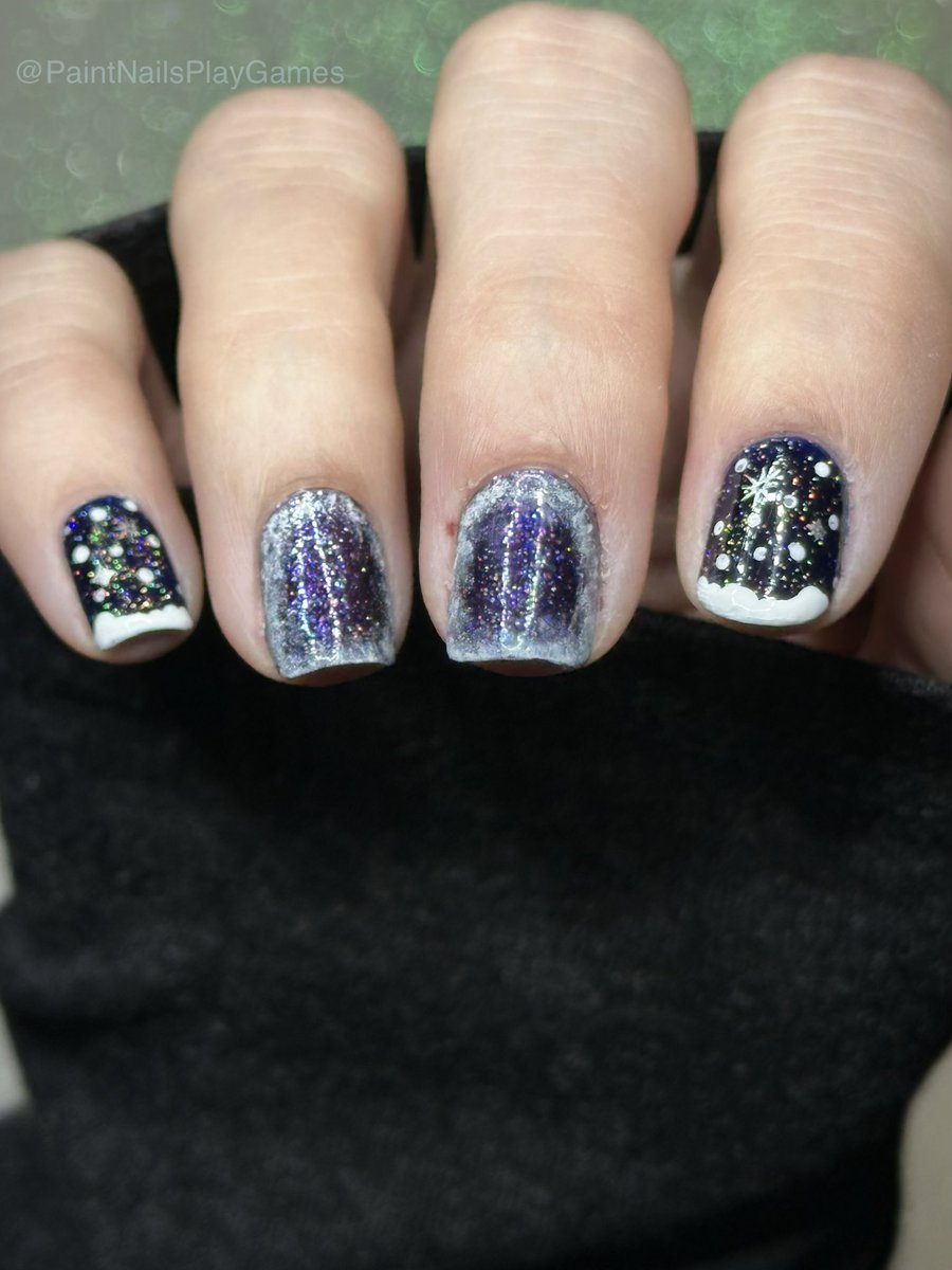 NailsPlayGames's tweet photo. Twas a silent and frost night. 🥶 The stars twinkle brightly against the dark navy sky!

@holotaco
Silent Night
Gold Scattered HoloTaco
Midnight Owl
Not Milky White 
World’s First

#holotaco #nails #nailart #nailpolish #naildesign #nailinspo #winternails #frostynails #nailsforyou https://t.co/3PLYdARY9x