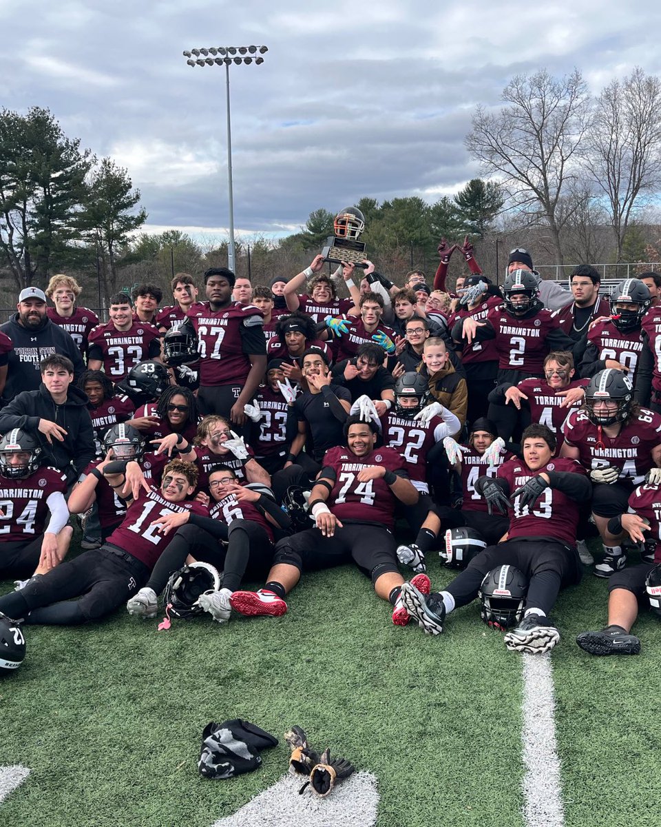 ths_raidersfb's tweet photo. Another great year for the Raiders. Thank you to our fans, our parent group, and our seniors for making this season unforgettable! #torringtonfootball #brotherhood #1town1team

See you next fall!🍂🏈 https://t.co/220xbffJKC
