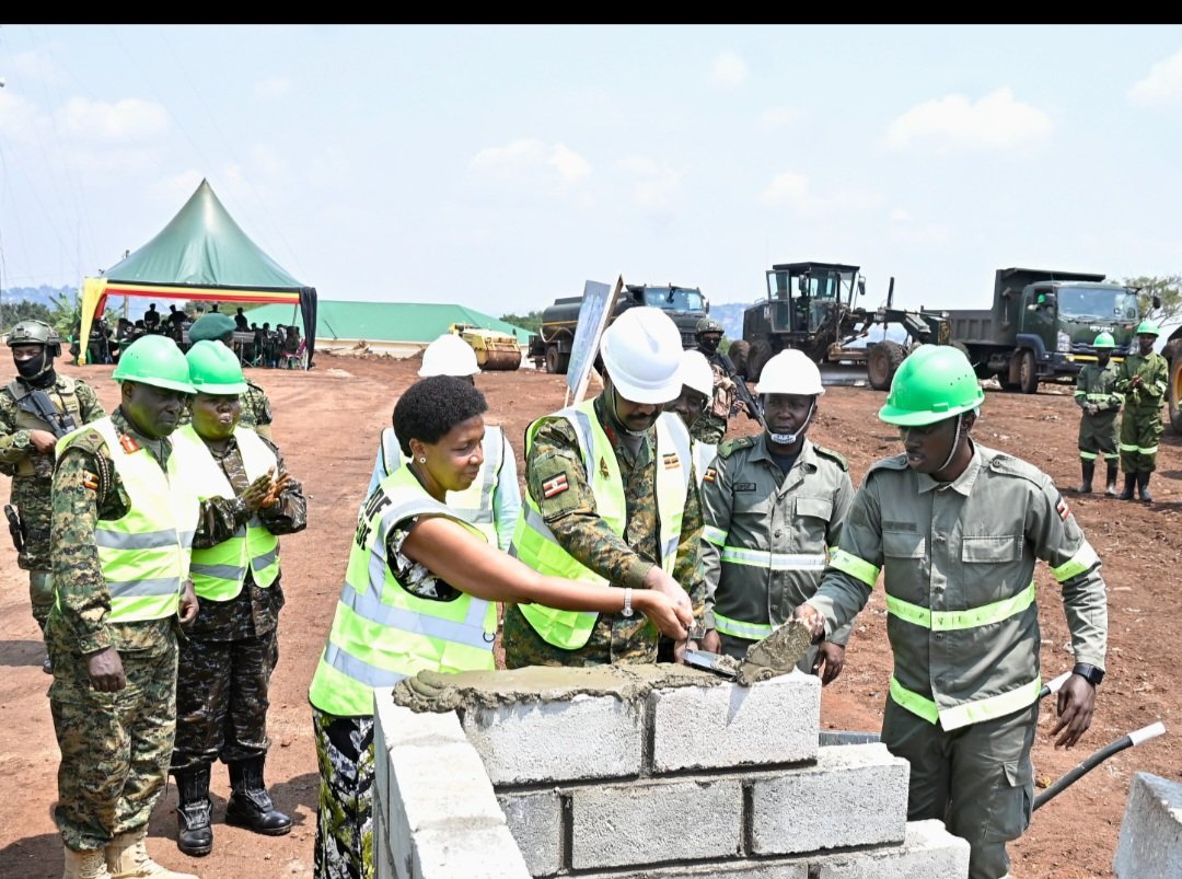 Good night all 

"General Muhoozi donates UGX 300 million from his own official allowances to construct a new classroom block and renovate Bombo Barracks Nursery and Primary School...

Ugandans are proud of you  General  Kainerugaba  ⭐️⭐️⭐️⭐️. 

Wooli gwa wendi gwa  Great