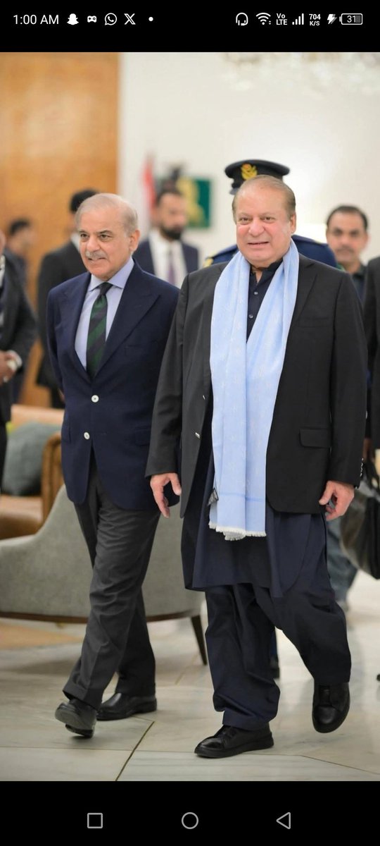 Noman20515604's tweet photo. مائی لارڈ  سوال یہ نہیں کہ کون بھونکتا ہے، سوال تو یہ کہ جب آپ اور ہم جانتے ہیں کہ اس گندگی کو مسلط کرنے میں تقریباً ہر ادارے کا کچھ نہ کچھ کردار رہا۔ان ناسوروں کا علاج بھی بہت ضروری ہے۔بیماری کو ختم کرنے کے لئے اس کی جڑ کو ختم کرنا پڑتا ہے۔امید سے یقین تک پاک سر زمین تک۔ ختم شد https://t.co/hp7x9W7aRi