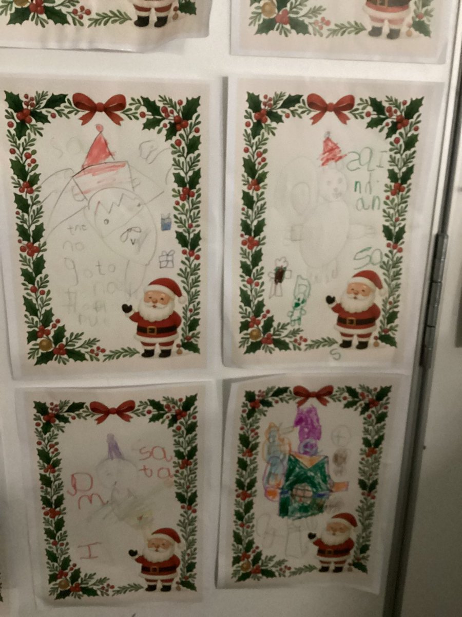 MrsGriffiths7's tweet image. In drawing Club today we drew Santa! 🎅🏻 hohoho 🎄 #eyfs #drawingclub #santa #writing