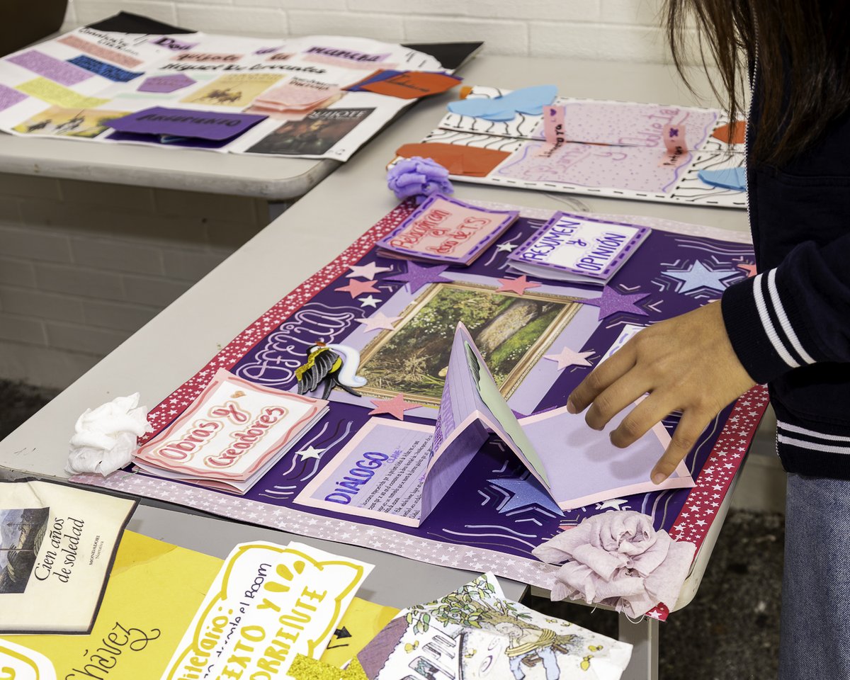 #Notiprepas 📚📖
Se realizó en #Prepa3 el 5to Encuentro: “Un día con la Literatura”, una serie de actividades dedicadas a fomentar la lectura y la creación literaria entre la comunidad estudiantil.