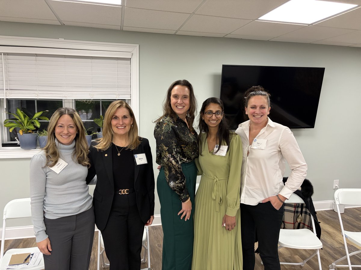 herfiniq's tweet photo. Jessica recently joined the Financial Wellness Expert Panel hosted by Believe Inspire Grow (BIG), and what an inspiring evening it was! Thank you to everyone who came out.  

Read everything Jessica has been working on in her latest blog post : https://t.co/ciHhfg7ZF7 https://t.co/YkoSZZF9X5