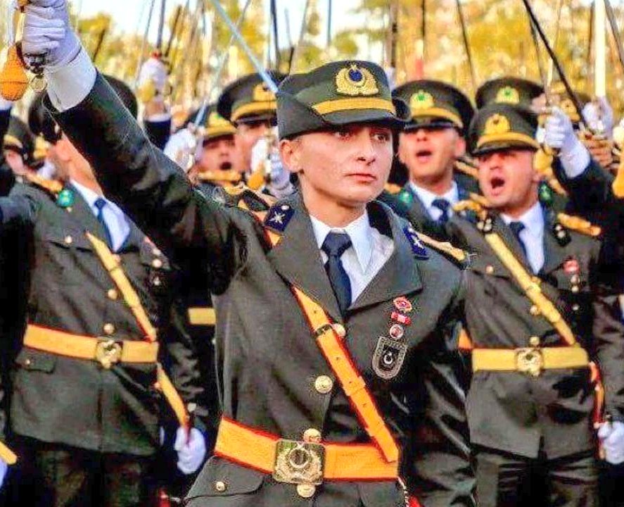 Tarih dik duran kahramanları unutmaz. Türk milleti sizden razı. 

#PolisimeDokunma