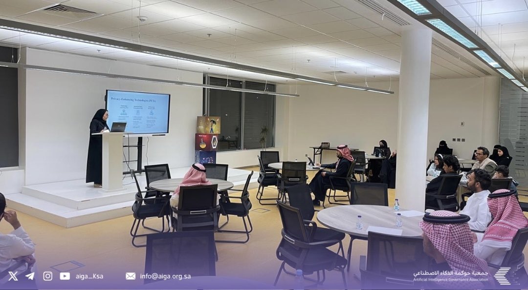 📷 | من أبرز لحظات ورشة جمعية #حوكمة_الذكاء_الاصطناعي

الورشة اللتي قدمتها دكتوره عواطف العتيبي بعنوان:
" مقدمة في خصوصية البيانات وحمايتها في أنظمة #الذكاء_الاصطناعي" 

وذلك ضمن فعاليات مهرجان #الذكاء_الطبيعي_يقود_الذكاء_الاصطناعي، الذي تنظمه واحة الملك سلمان للعلوم