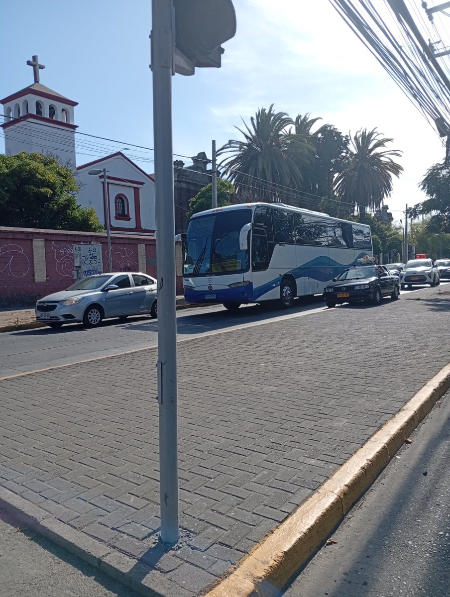 Bus es panne en Baquedano #rancagua <a href="/TTIOhiggins/">TransporteInforma Región de O’Higgins</a>