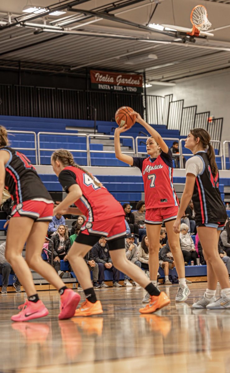 HaddieHunt's tweet photo. Some of my pictures from one of my basketball game https://t.co/KAvoFYBrFE
