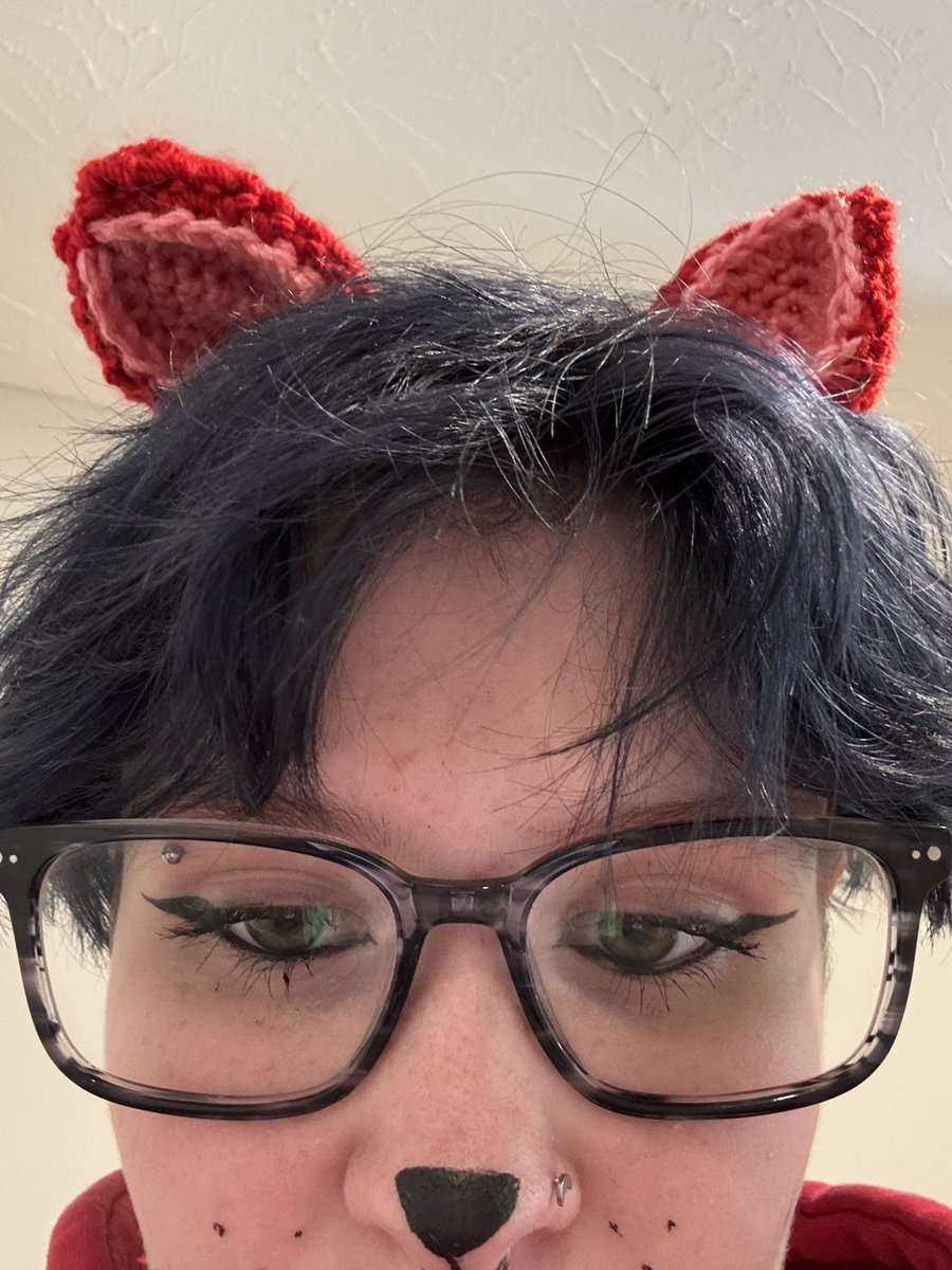 coatghvst's tweet photo. guess what i’m seeing today.. https://t.co/1LNIPljOex