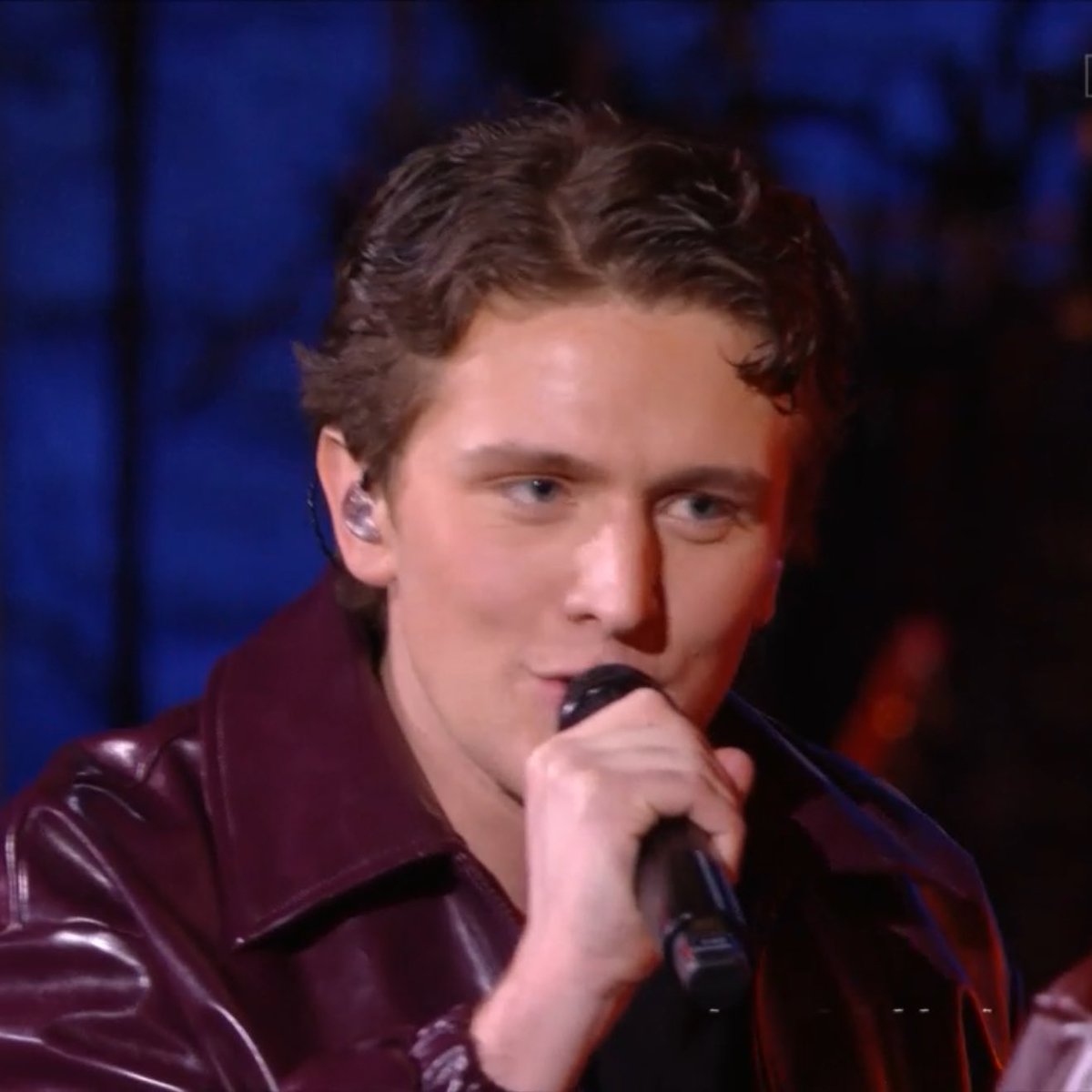 unburntblood's tweet image. Est-ce qu’on va attraper ma veste si aujourd’hui je dis, qu’à mes yeux, Bastiaan est le meilleur des garçons 🫣🫢 #StarAcademy #StarAcademy2025