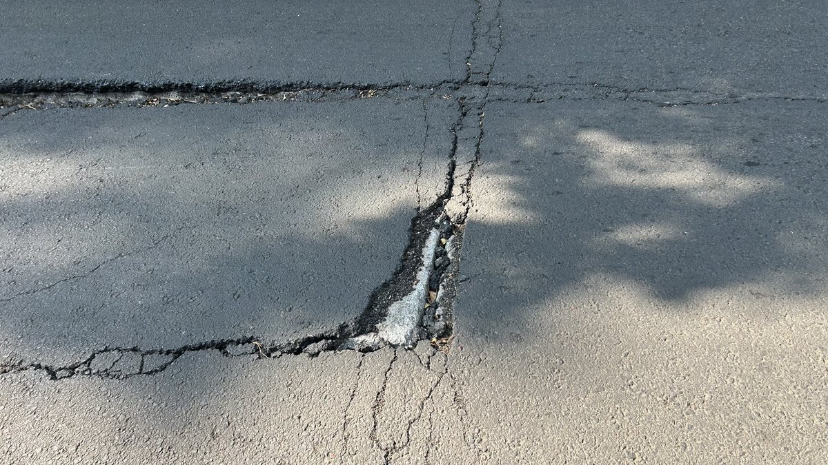 Esto está a nada de volverse socavón, urge atención a esto!!! <a href="/SSC_CDMX/">SSC CDMX</a> <a href="/UCS_GCDMX/">Unidad de Contacto del Secretario SSC CDMX</a> <a href="/AlessandraRdlv/">Alessandra Rojo de la Vega</a> <a href="/AlcCuauhtemocMx/">Alcaldía Cuauhtémoc</a> <a href="/GobCDMX/">Gobierno de la Ciudad de México</a> calle Ensenada entre Campeche y Mexicali col condesa! Apoyo por favor!!!