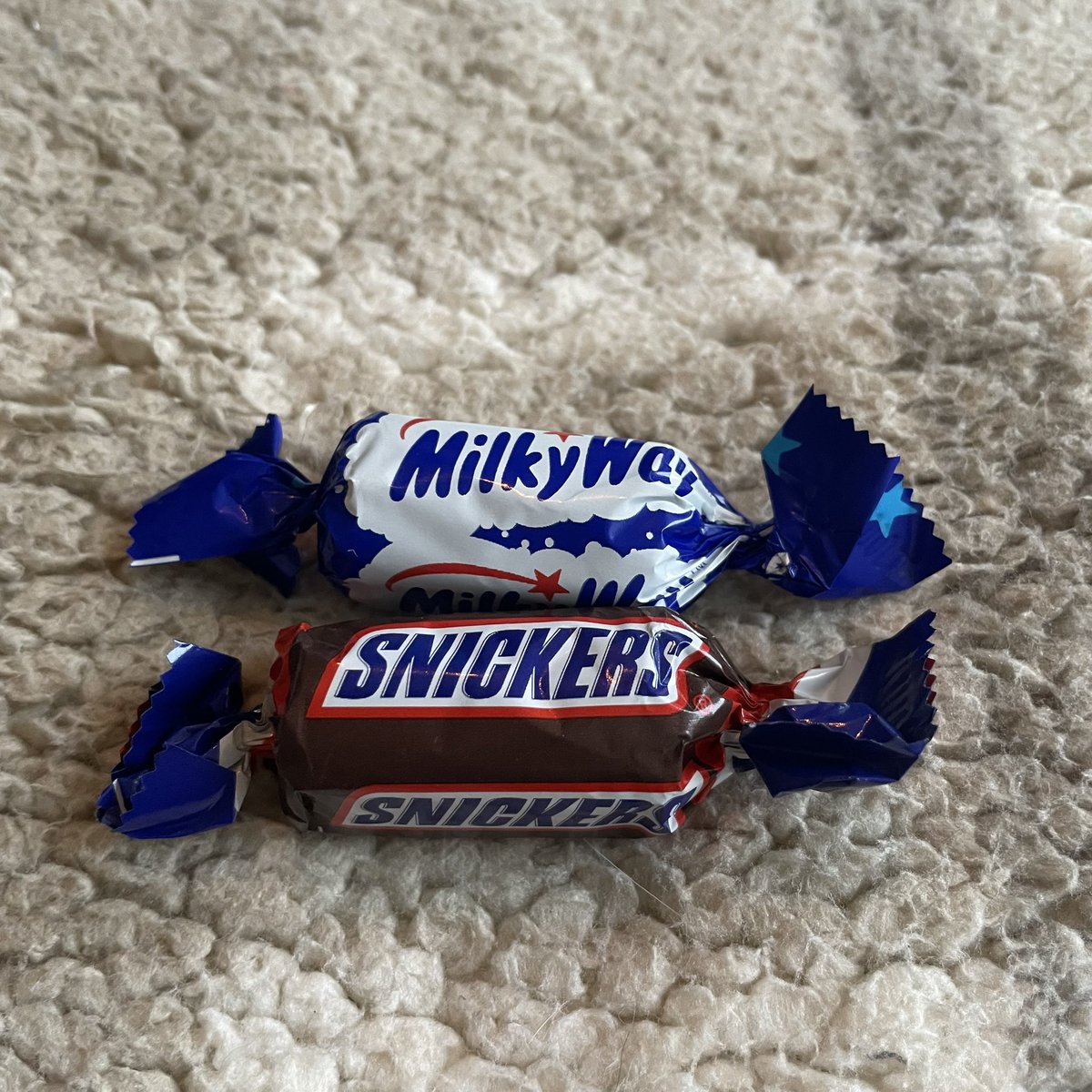 anjaaatjuh's tweet photo. Dag 5:

Allemaal lekkers!!! 😋 

#advent #adventskalender #hellodecember https://t.co/VsDcpmDbA2