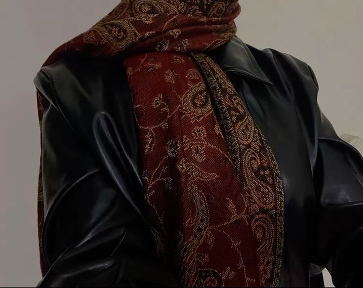 ohhhfudge's tweet photo. The feminine urge to have a Pashmina collection https://t.co/pNEdj3dOUr