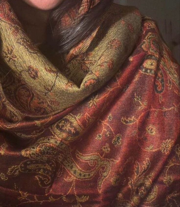 ohhhfudge's tweet photo. The feminine urge to have a Pashmina collection https://t.co/pNEdj3dOUr
