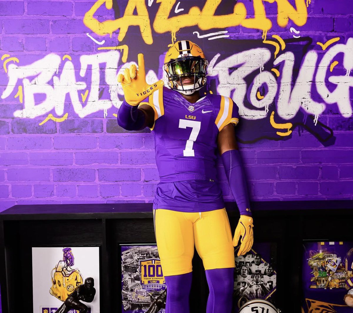 znagy20's tweet photo. Lane Kiffin’s first Signing Class as the HC of the #LSU Tigers:

- Lamar Brown: No. 1 Recruit in America
- Richard Anderson: No. 1 DT in America
- Deuce Geralds: No. 3 DT in America
- Trenton Henderson: Top-10 EDGE
- Jabari Mack: No. 1 WR in Louisiana

“Just Different” in Year 1. https://t.co/sDpEyRw7Be