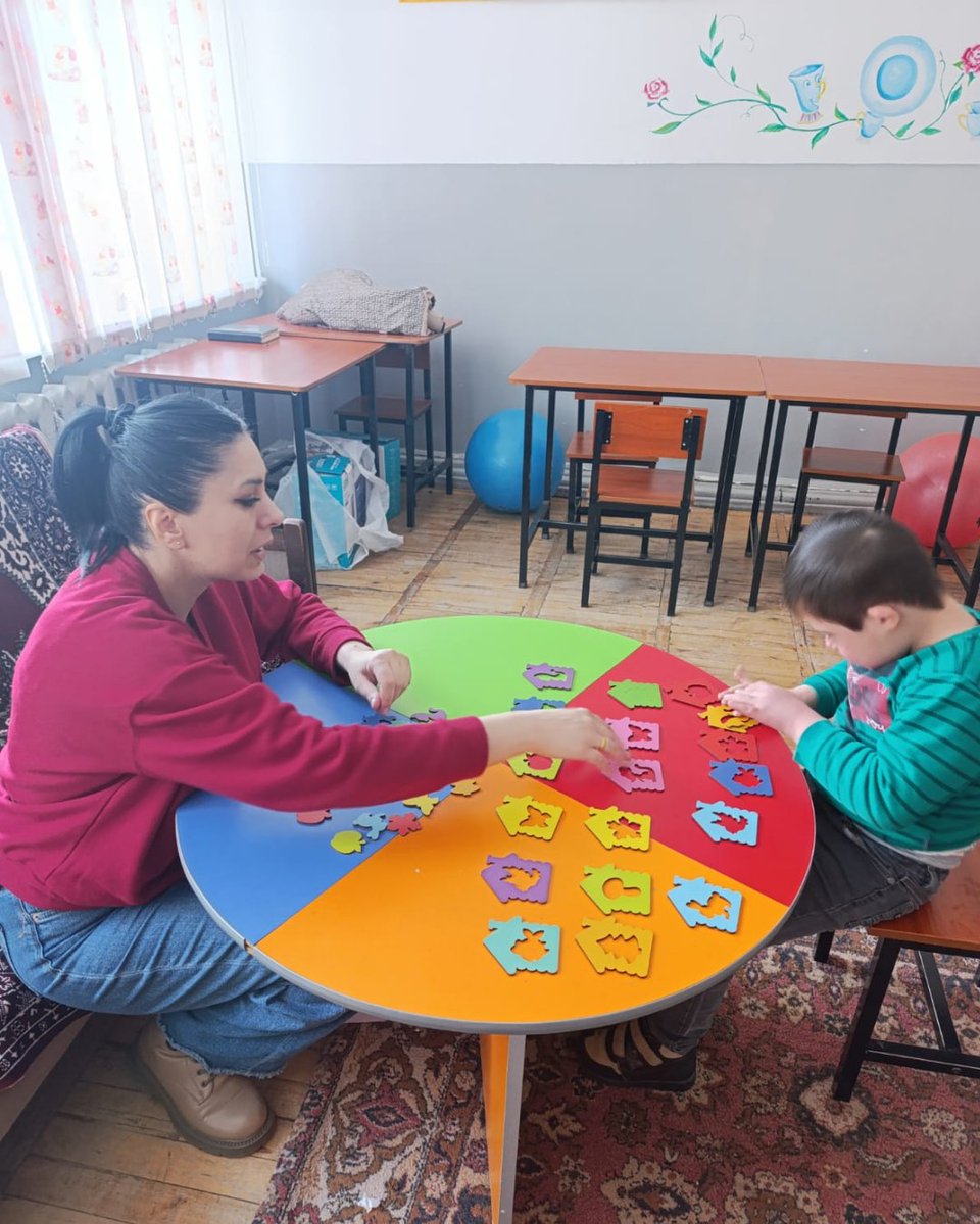 A year ago, school was overwhelming for Rudik, a 3rd grader with #DownSyndrome. Routines and expressing himself was challenging. 

But everything changed when his teachers, trained and supported by Perkins and the Government of Armenia, created a classroom tailored to his needs.