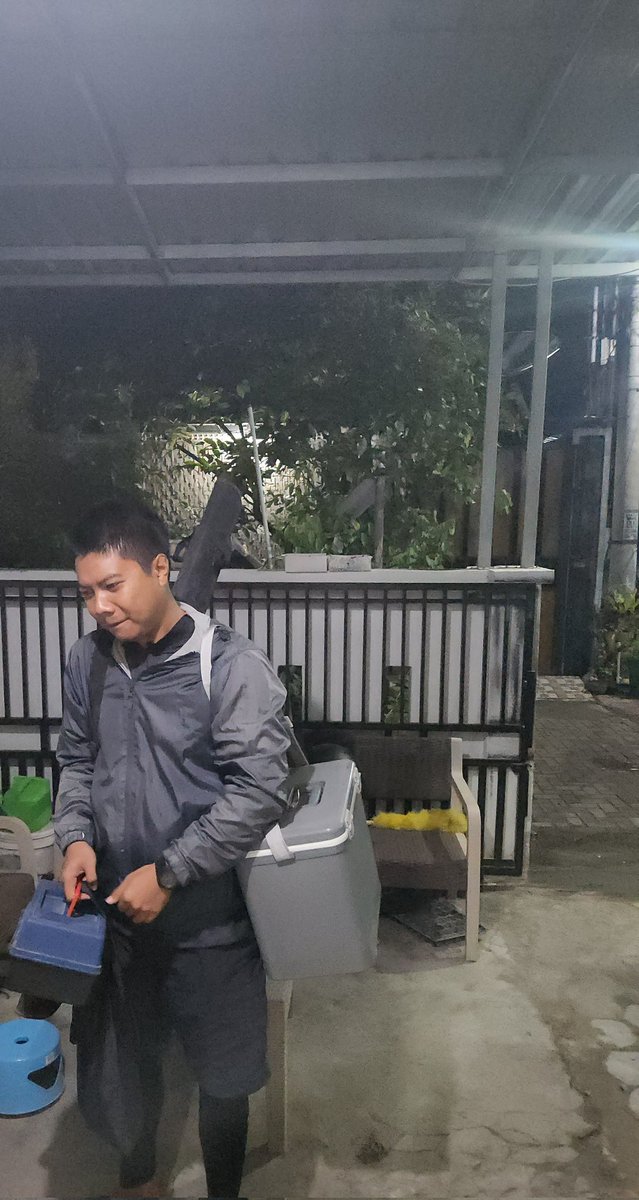 aisyafR's tweet photo. Terpantau jam 3.30 suami sudah riang gembira berangkat mancing. Mari kita lihat apakah beliau akan membawa pulang ikan atau tidak 🙏🙂 https://t.co/yff88hpqQS