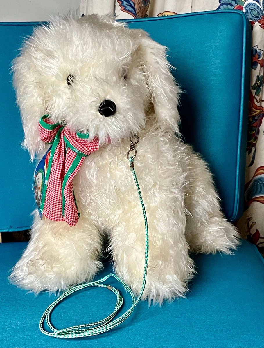 Pals! Mumsy is trying to sell me in the shoppy! Just kidding! She found this incredible vintage Gingham Dog and has just addd it to to shoppy! RETWEET to find him a furever home! vintagetrunkandart.etsy.com/listing/441855…