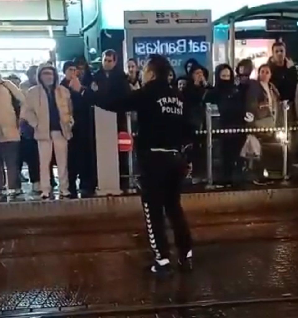 ZaferrHaber's tweet photo. #SONDAKİKA | Zafer Partisi Gençlik Kolları:

"İKTİDARIN DEĞİL, TÜRK MİLLETİNİN POLİSLERİNE SELAM OLSUN!" https://t.co/n5Fy99dxKS