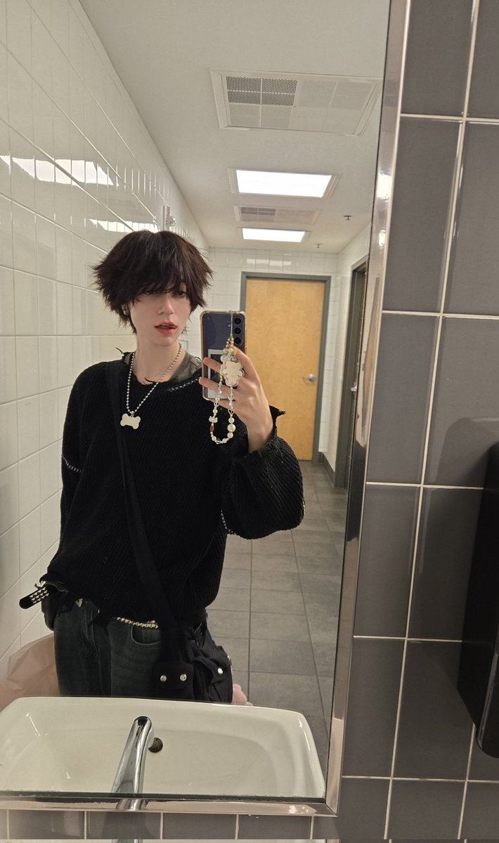 Em0Vampirebf's tweet image. Omg its femboy friday :3