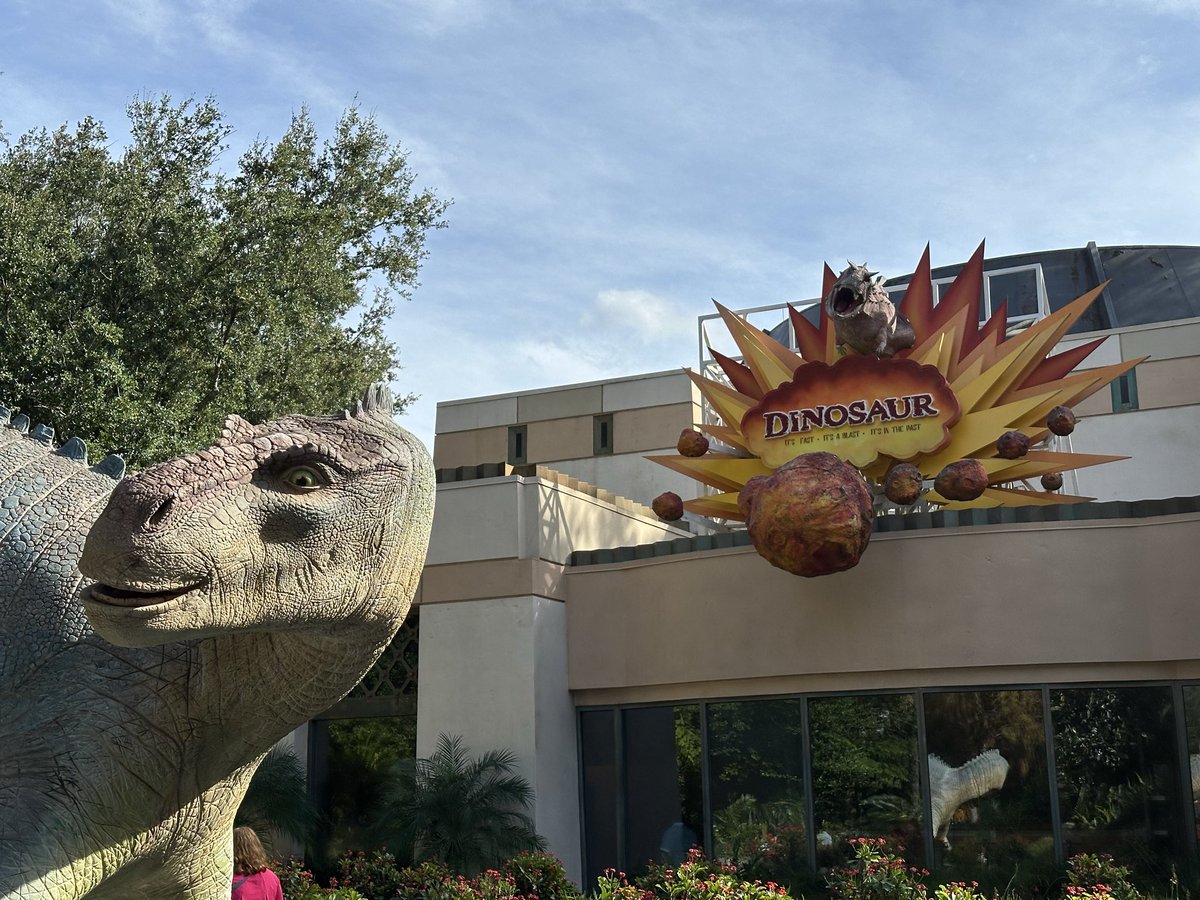 shwtec's tweet photo. The Dino Institute is always worth a visit. 
🦖
Thanks, @Dr_GrantSeeker , for this transdimesional joyride 😉 https://t.co/yeN5z4NpdO