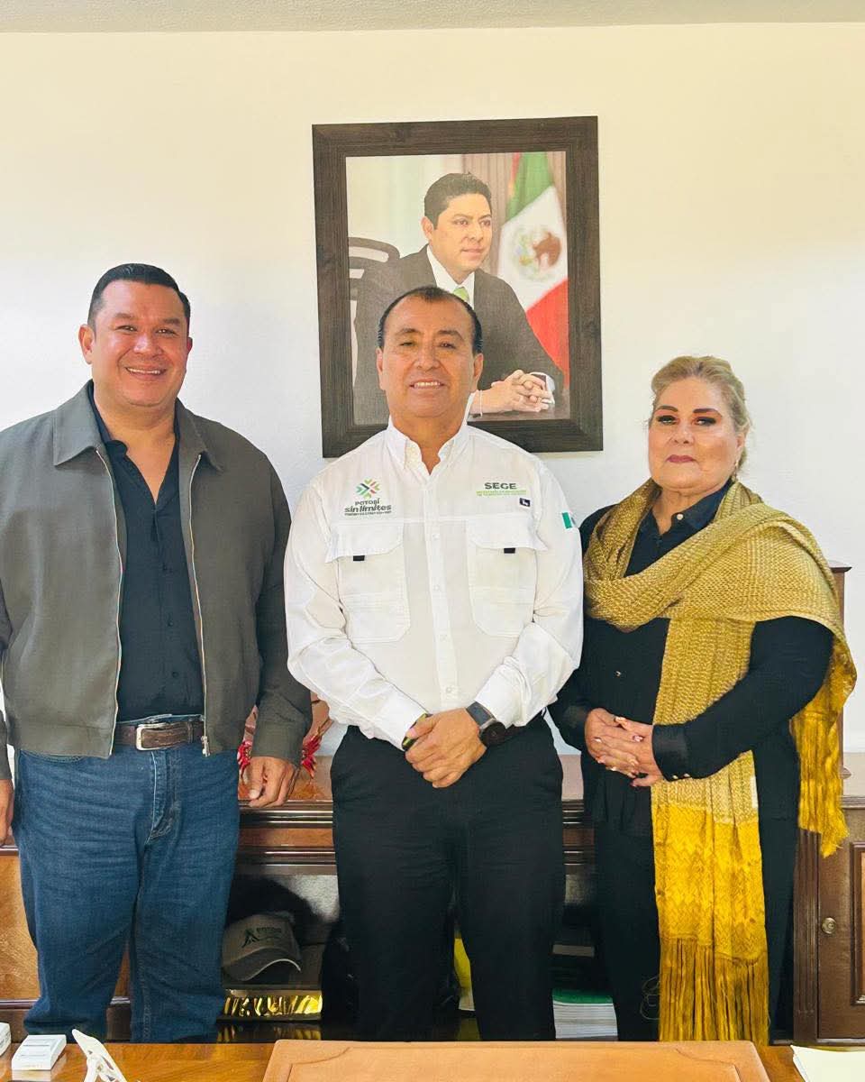 El titular de la SEGE, Juan Carlos Torres Cedillo, sostuvo una reunión con el alcalde de Rioverde Arnulfo Urbiola, y la regidora Rosa María Huerta, para fortalecer acciones educativas en la región, reafirmando el diálogo constante y la coordinación con el Ayuntamiento de Rioverde