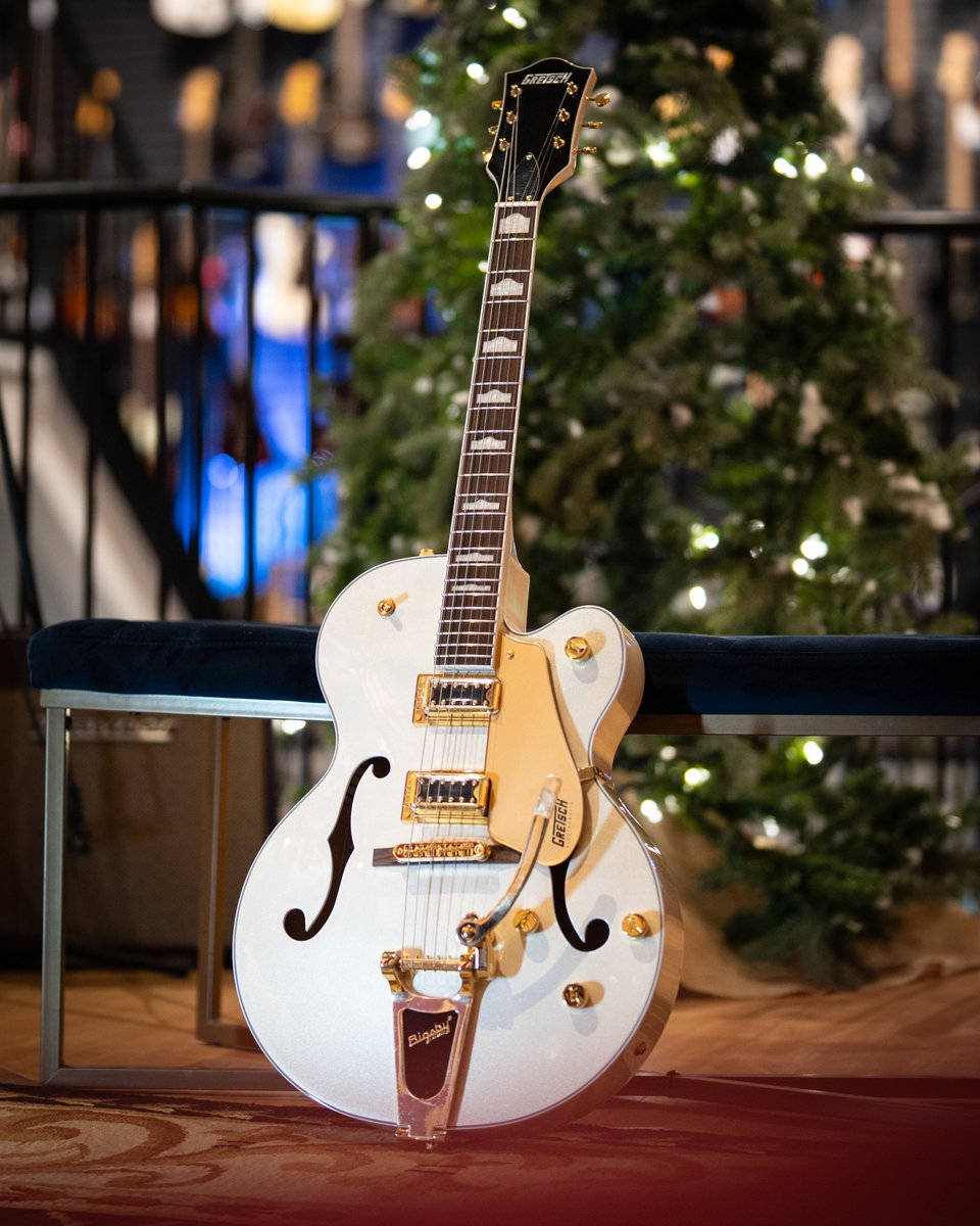 LongMcQuade's tweet photo. This beautiful Champagne White Gretsch Electromatic Hollow Body is featured in our #DreamBook π
π
Tap the link to order! π https://t.co/Dqx0qKL7vT
#LongandMcQuade #Gretsch #Electromatic #LM2025 #DreamBook #LMDreamBook https://t.co/9ab72l0Sur