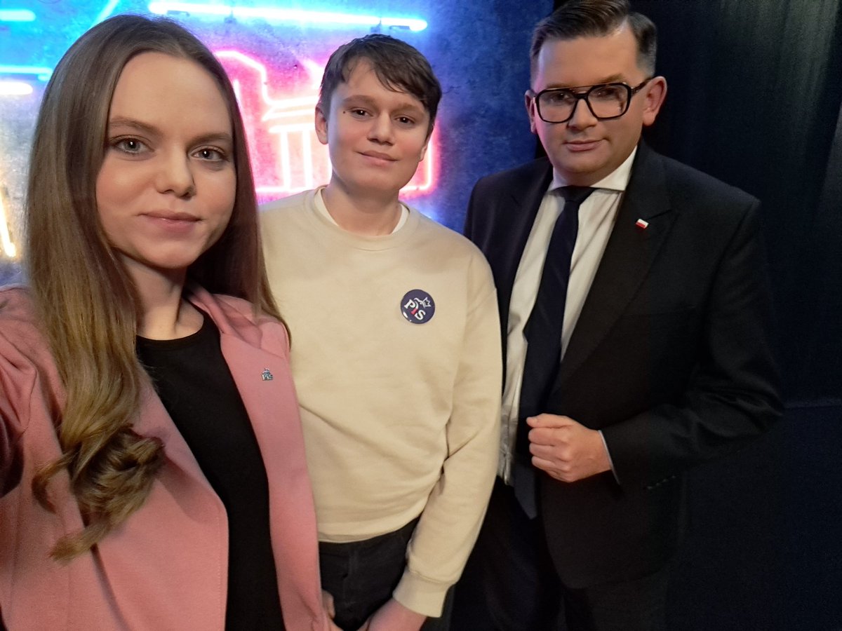 Tajne posiedzenie, kwestia ochrony zdrowia i niespełnione obietnice... 📺

Forum Młodych PiS Warszawa, tuż po programie "Bez Kitu" w TVN24 ❗️📽

Dziękujemy Panu Posłowi <a href="/Lukasz_Kmita/">Łukasz Kmita</a> za rozmowę na ważne tematy dotyczące naszej Ojczyzny 🤝🏻🇵🇱

Do zobaczenia na antenie! 😉📺