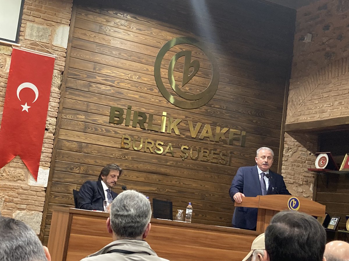 Bu akşam “ Birlik Vakfı Bursa Şubesi” ￼nde Türkiye Büyük Millet Meclisi 29. Başkanı, Cumhurbaşkanlığı Yüksek İstişare Kurulu üyesi Sayın Mustafa Şentop beyefendiyi dinledik.Emeği geçenlerden Allah razı olsun…