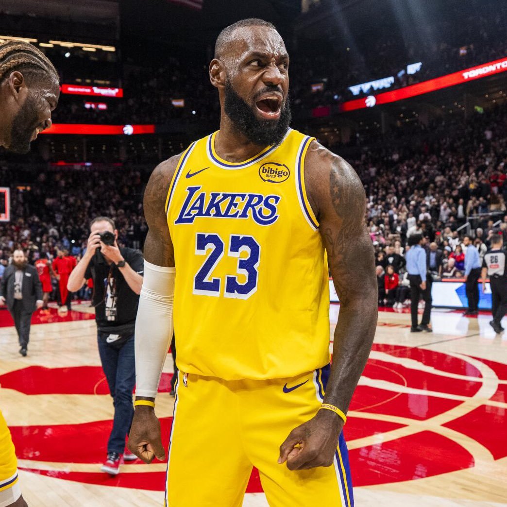 calvingonba's tweet image. no one cared about a 10 point streak until it was over 1000.

no one cared about seasons played until someone hit 23.

no one cared about total stats till someone hit 40k/10k/10k.

yeah. thats what happens when you make history. 

no one cares until you've done it.