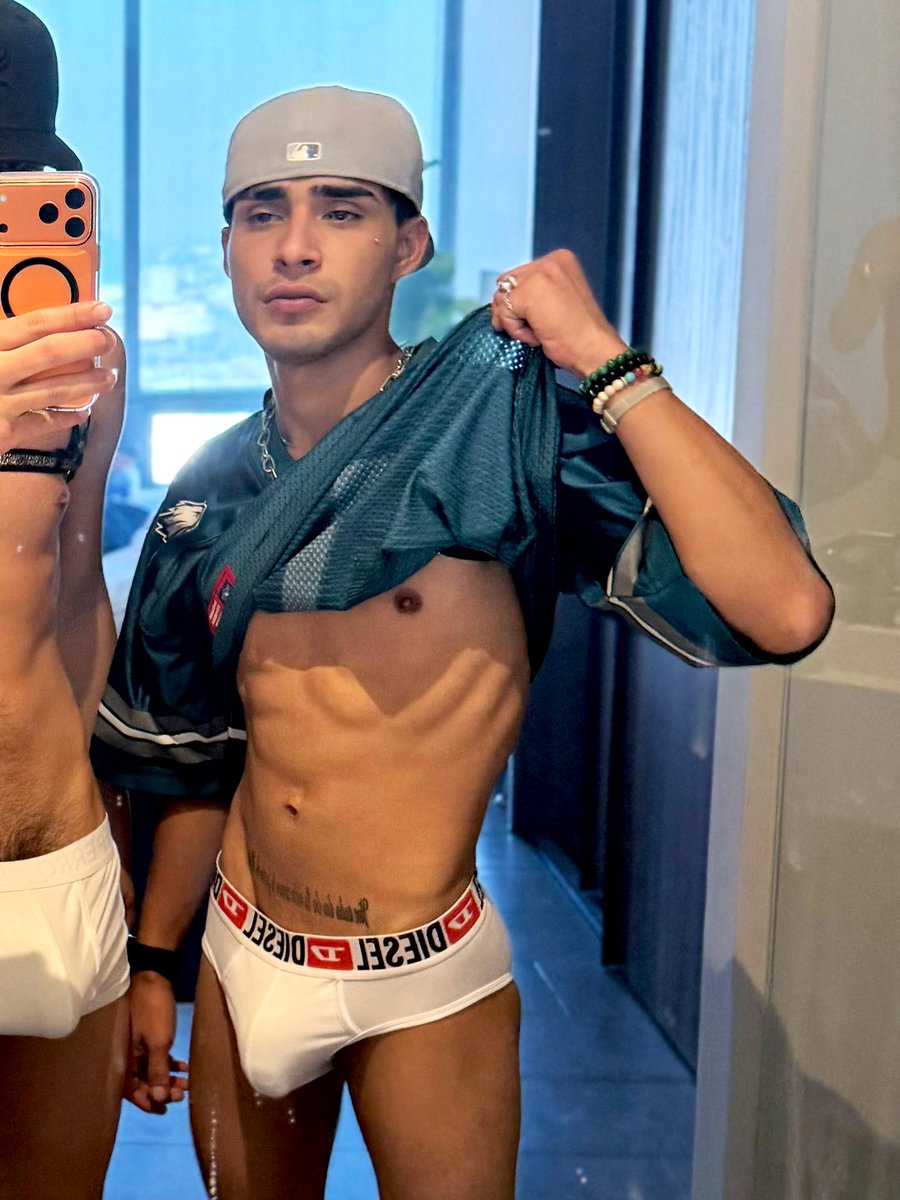 Buenas buenas🔥 

Rt y checa tu DM😈