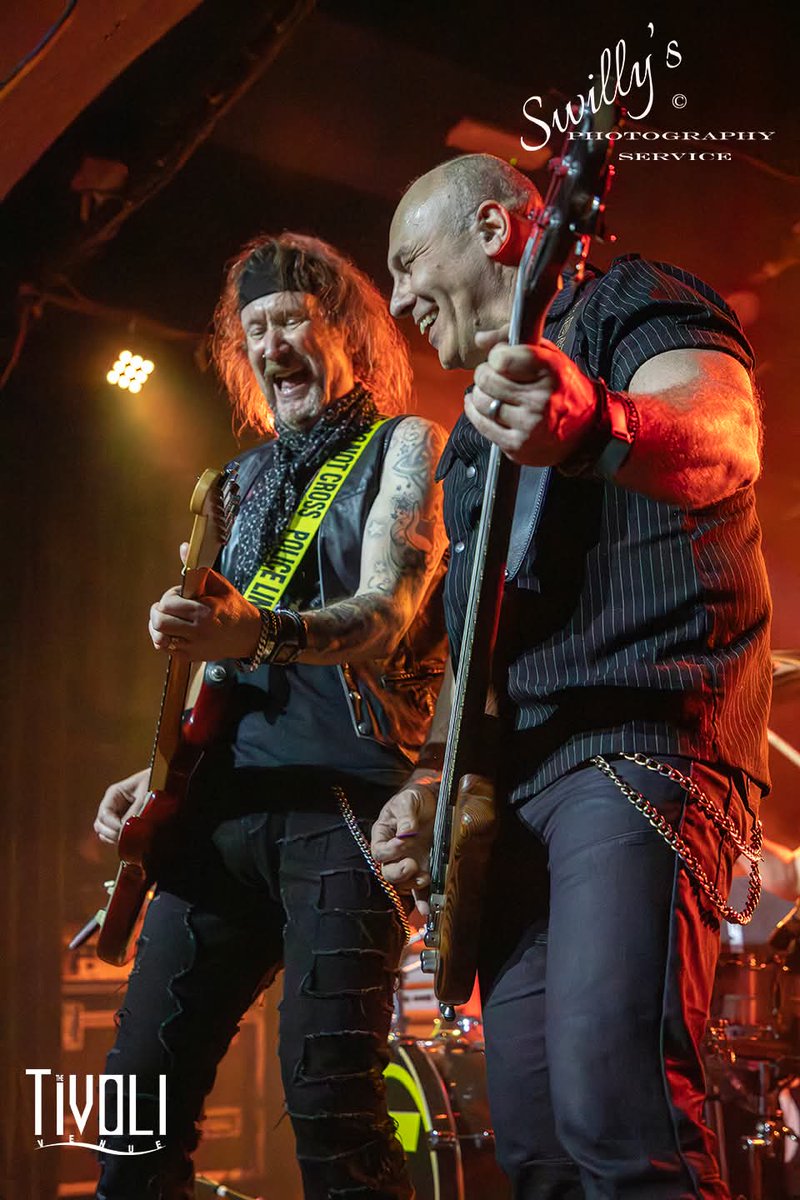 Fugitiverock tweet media